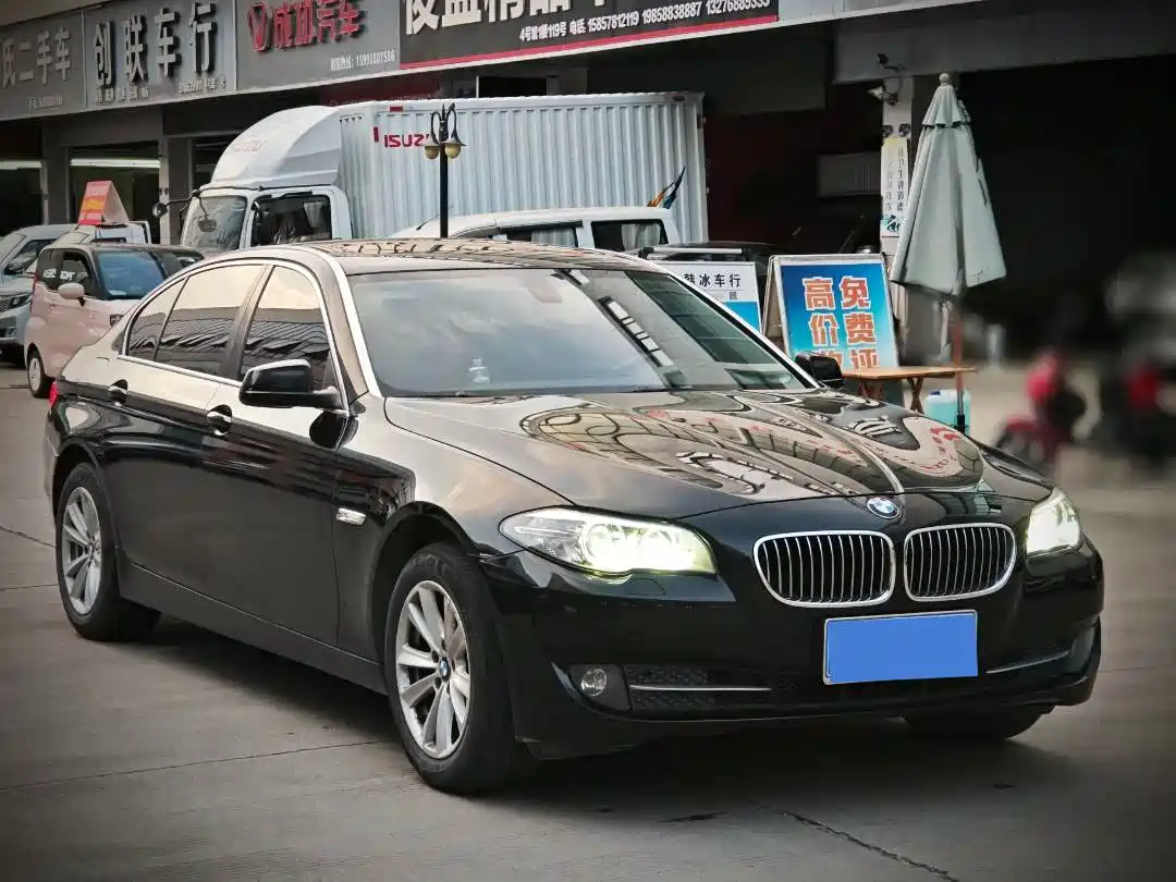 BMW 5 Series 2013 525Li Luxury фото 3