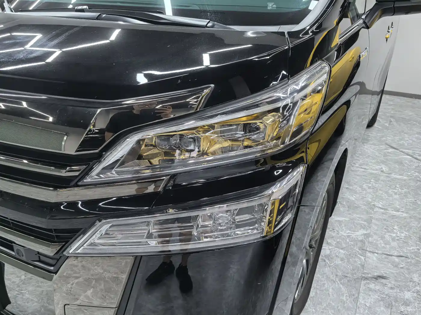 Toyota Vellfire 2023 Crown Hybrid 2.5L HV Luxury фото 7