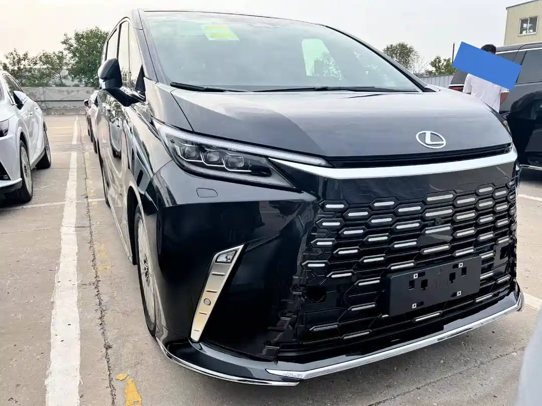 Lexus LM 2023 350h 7-Seater Elegance Edition фото 2