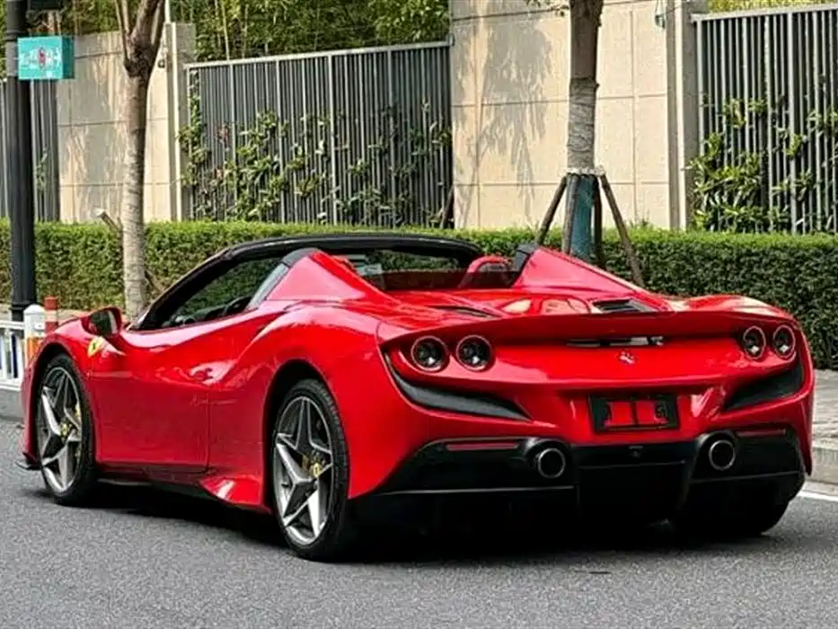 FERRARI F8