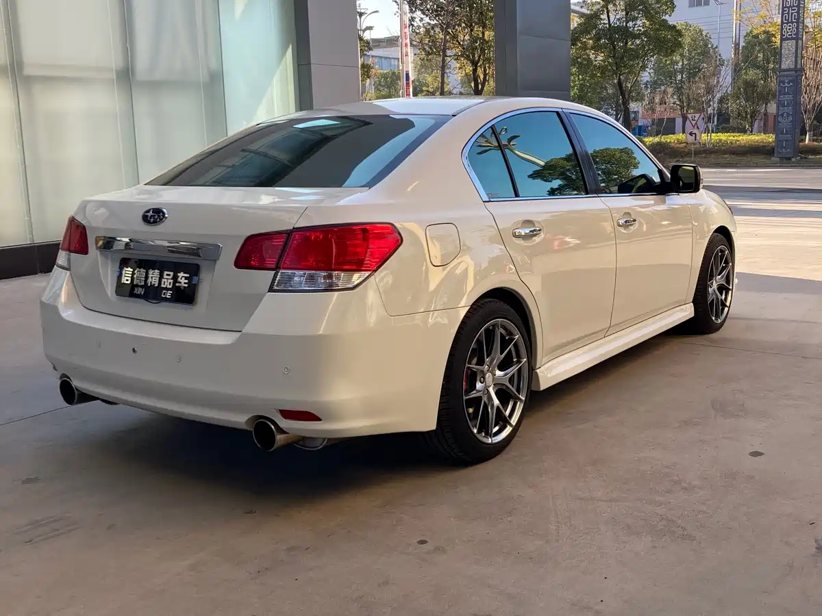 Subaru Legacy 2010 2.5GT Luxury Navigation Edition фото 6