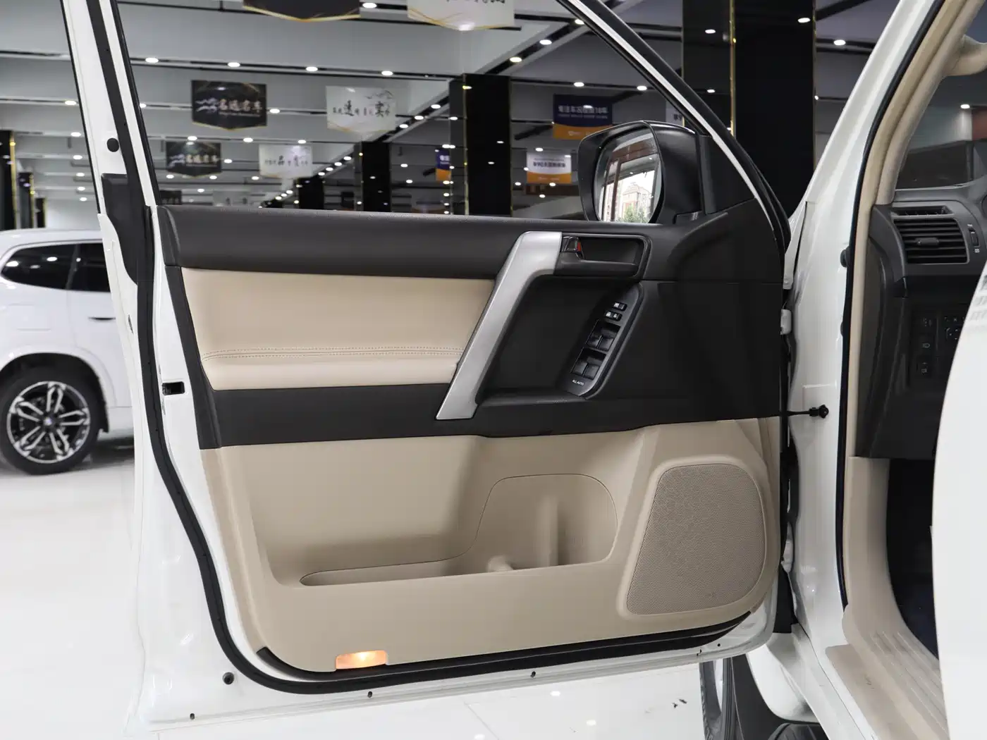 Toyota Prado (Import) 2010 2.7L Auto Luxury фото 5
