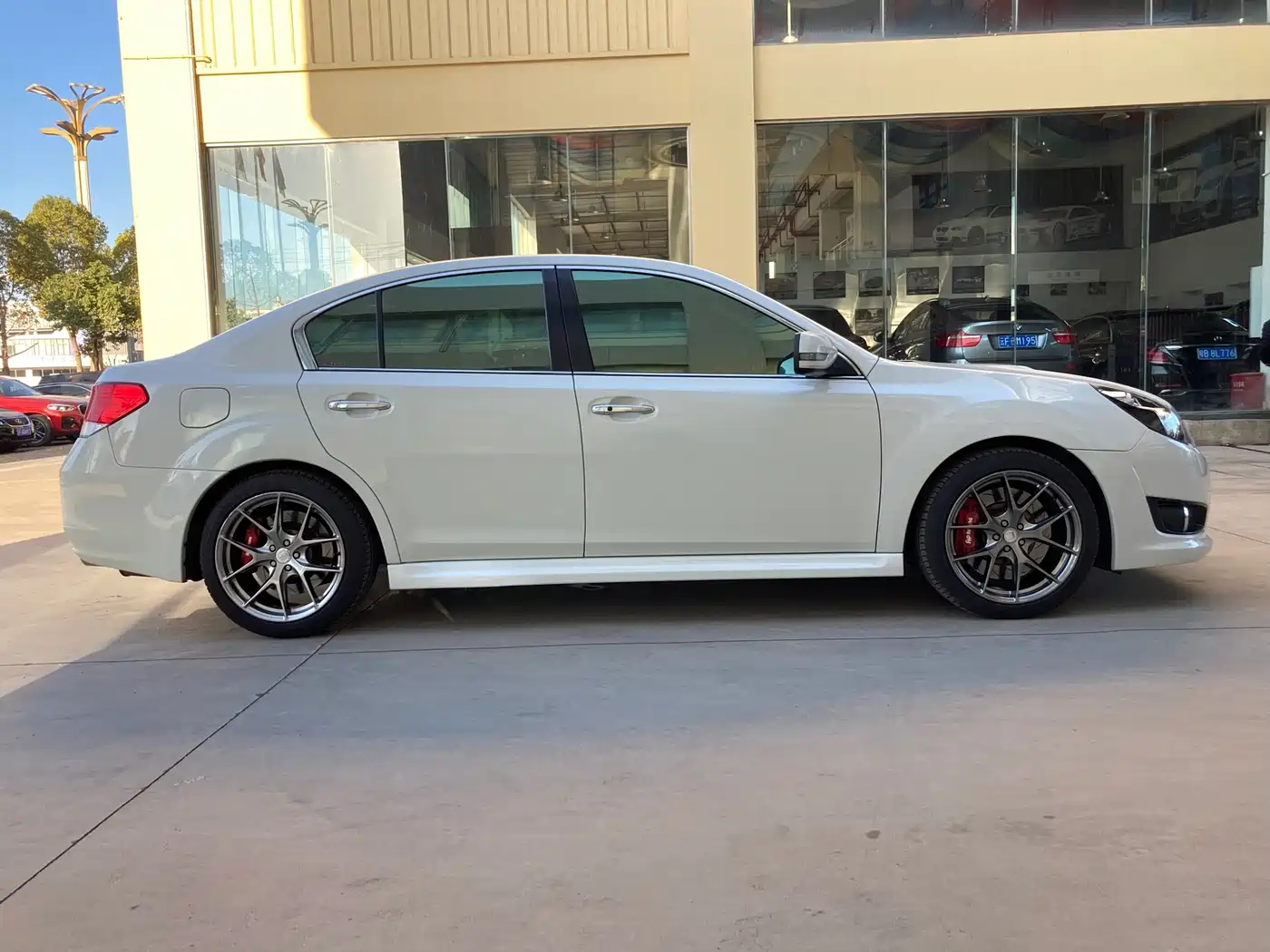 Subaru Legacy 2010 2.5GT Luxury Navigation Edition фото 9