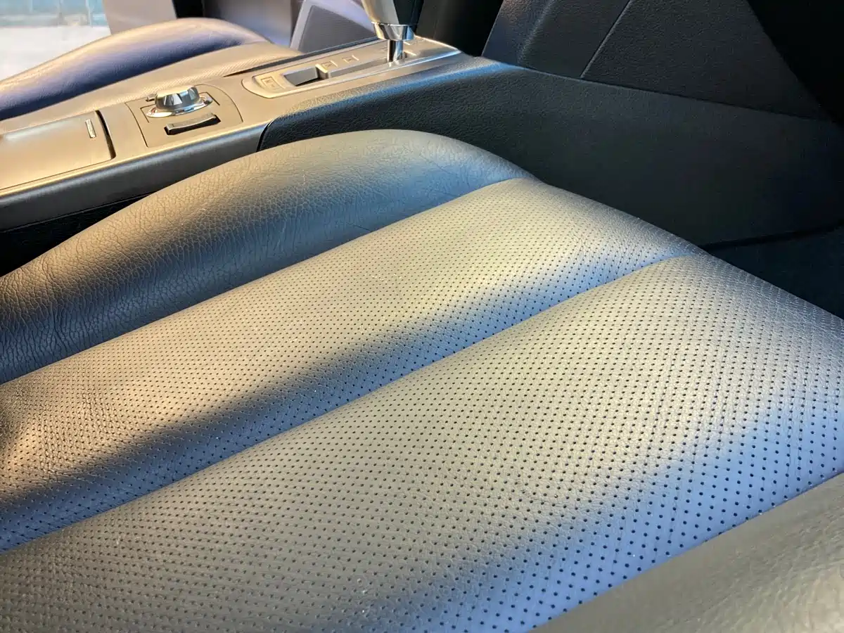 Subaru Legacy 2010 2.5GT Luxury Navigation Edition фото 13