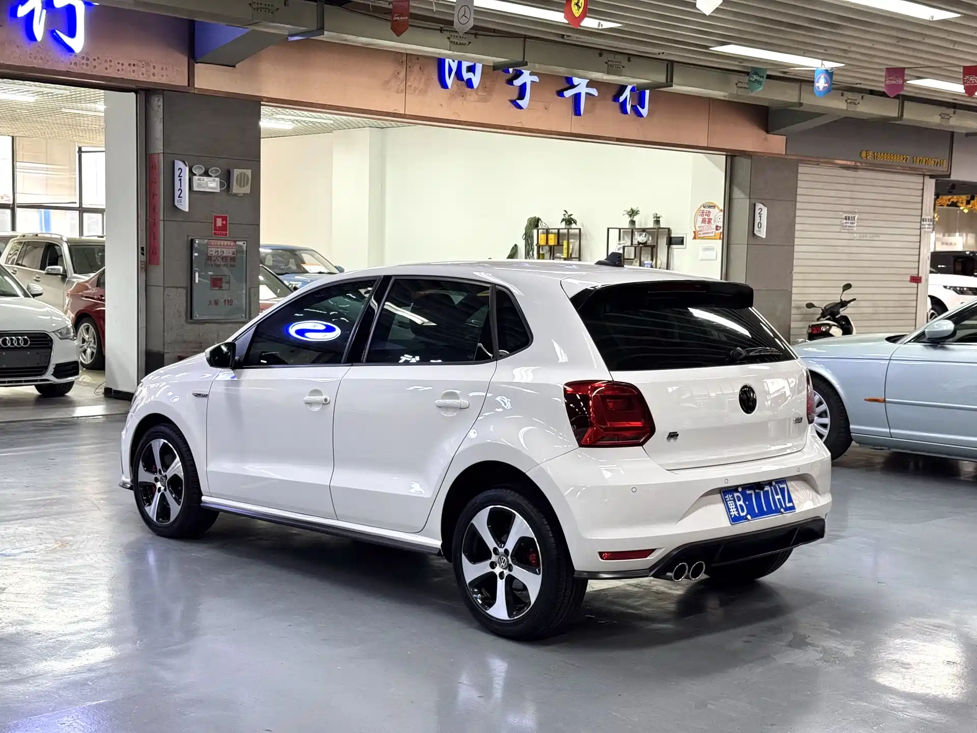 Photo 2 - Volkswagen Polo