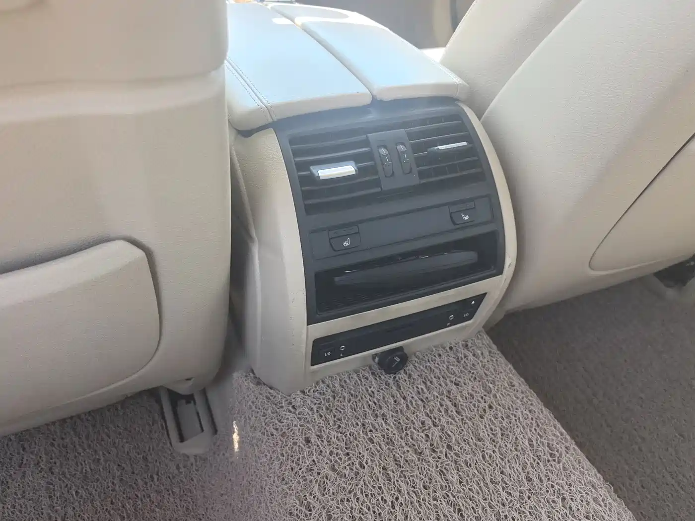 BMW 5 Series 2011 523Li Leading фото 9
