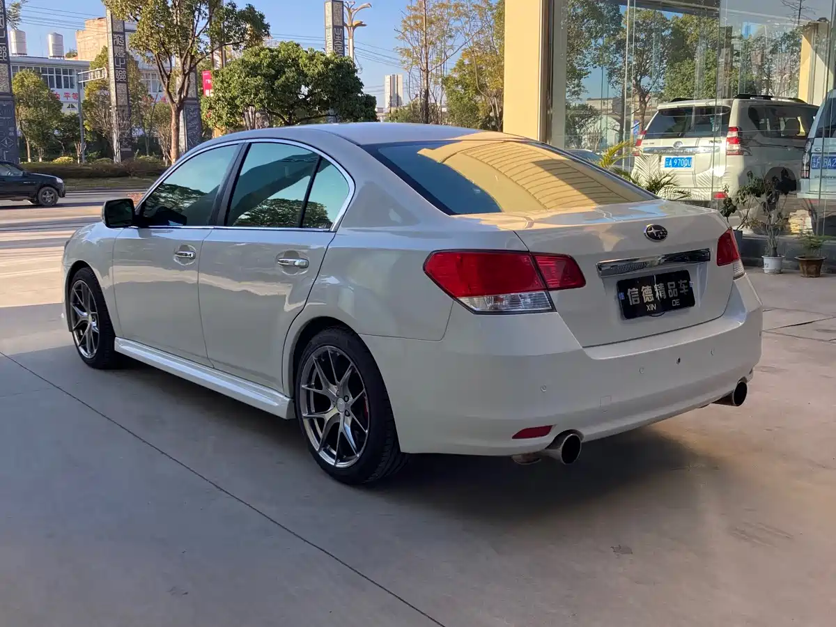 Subaru Legacy 2010 2.5GT Luxury Navigation Edition фото 5