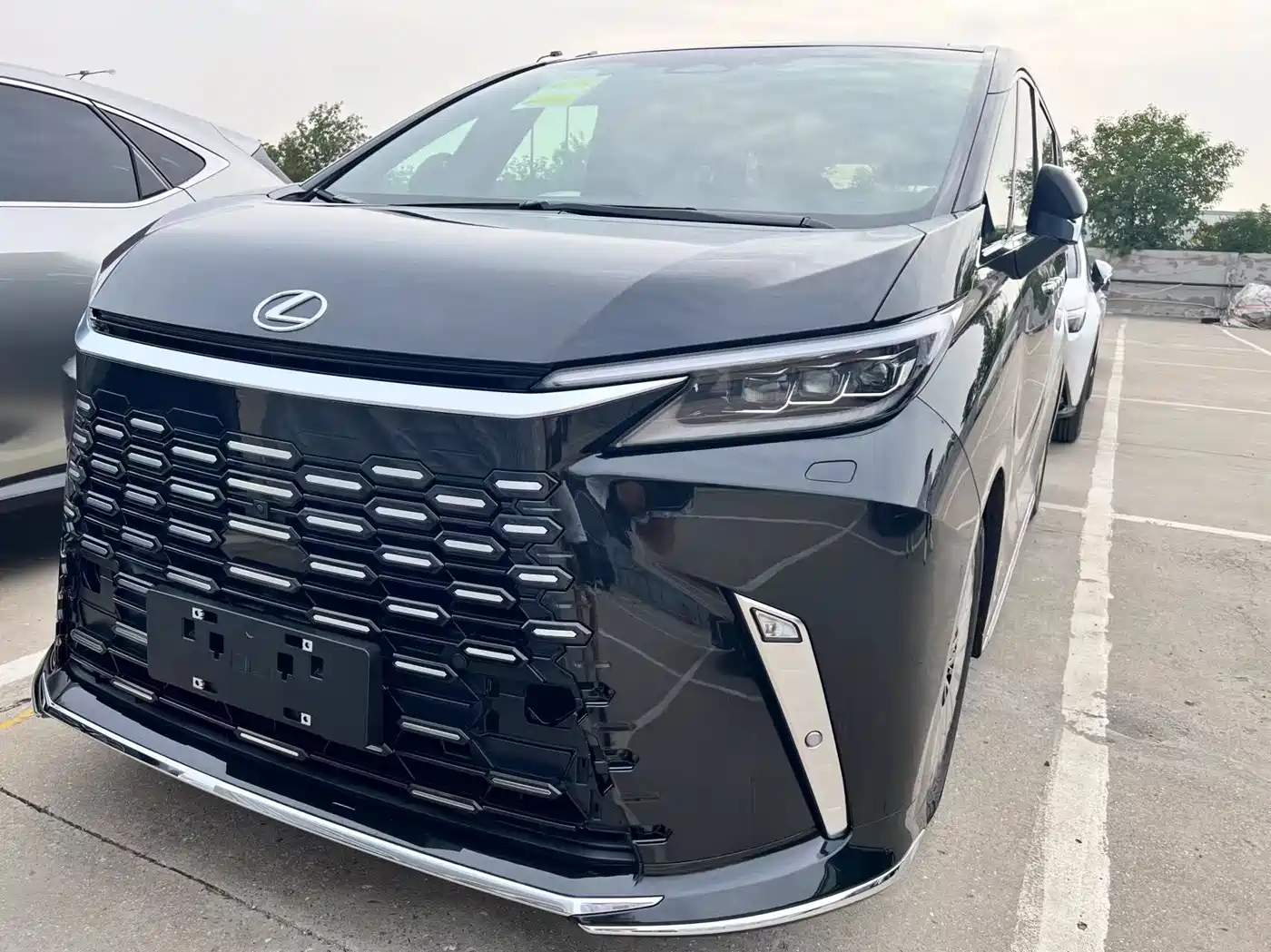 Lexus LM 2023 350h 7-Seater Elegance Edition