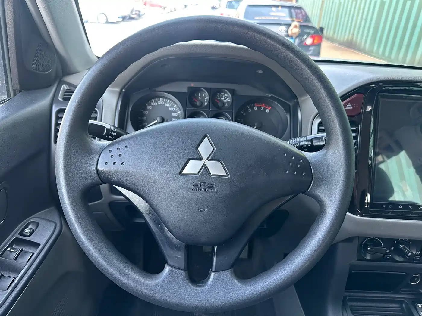 Mitsubishi Pajero 2011 Mitsubishi Pajero V73 3.0L MT GL фото 6