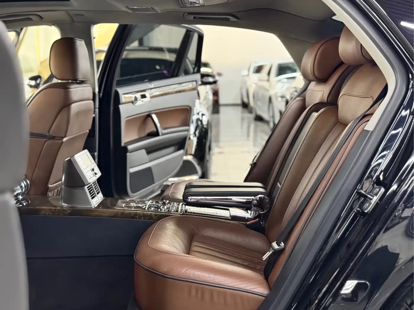 Volkswagen Phaeton 2012 3.6L Premium Custom фото 8