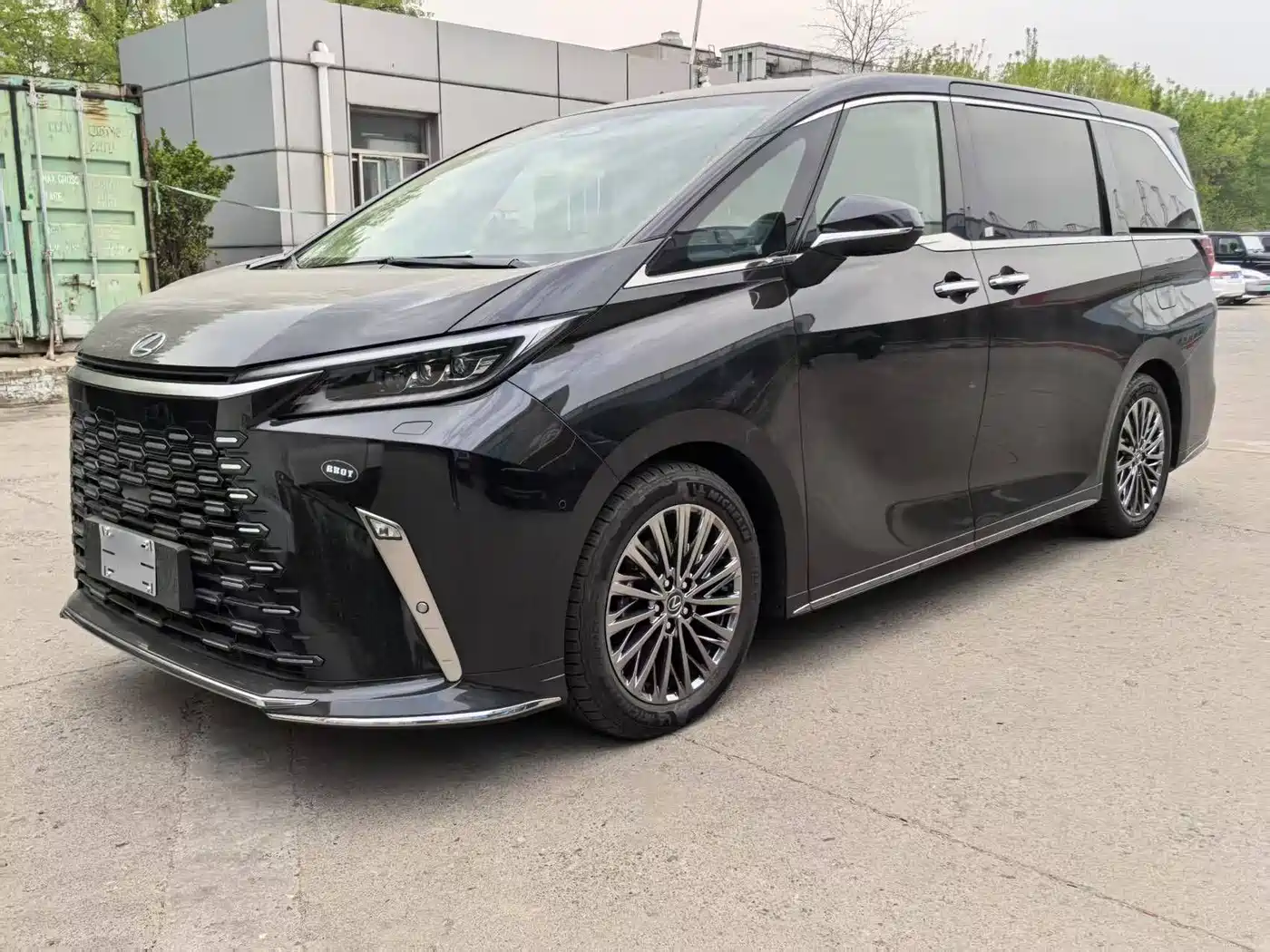 Lexus LM 2023 350h 7-Seater Elegance Edition фото 4