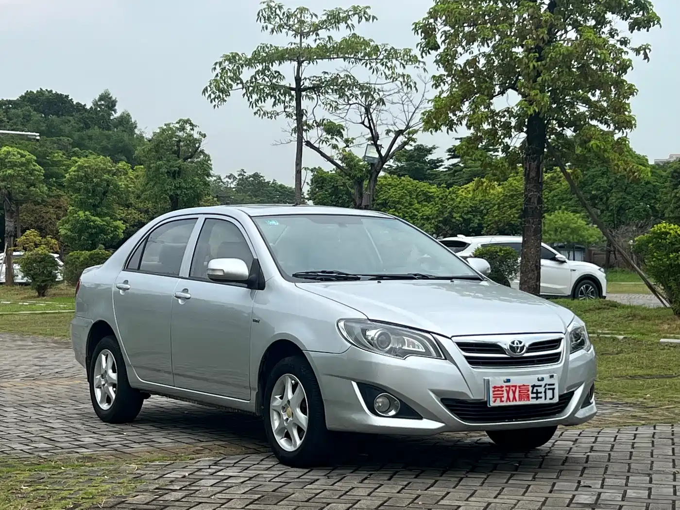 Toyota Corolla 2013 1.6L Automatic Luxury фото 3