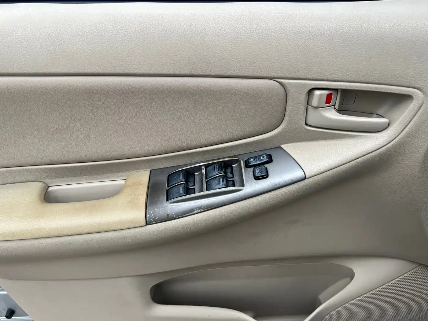 Toyota Corolla 2013 1.6L Automatic Luxury фото 15