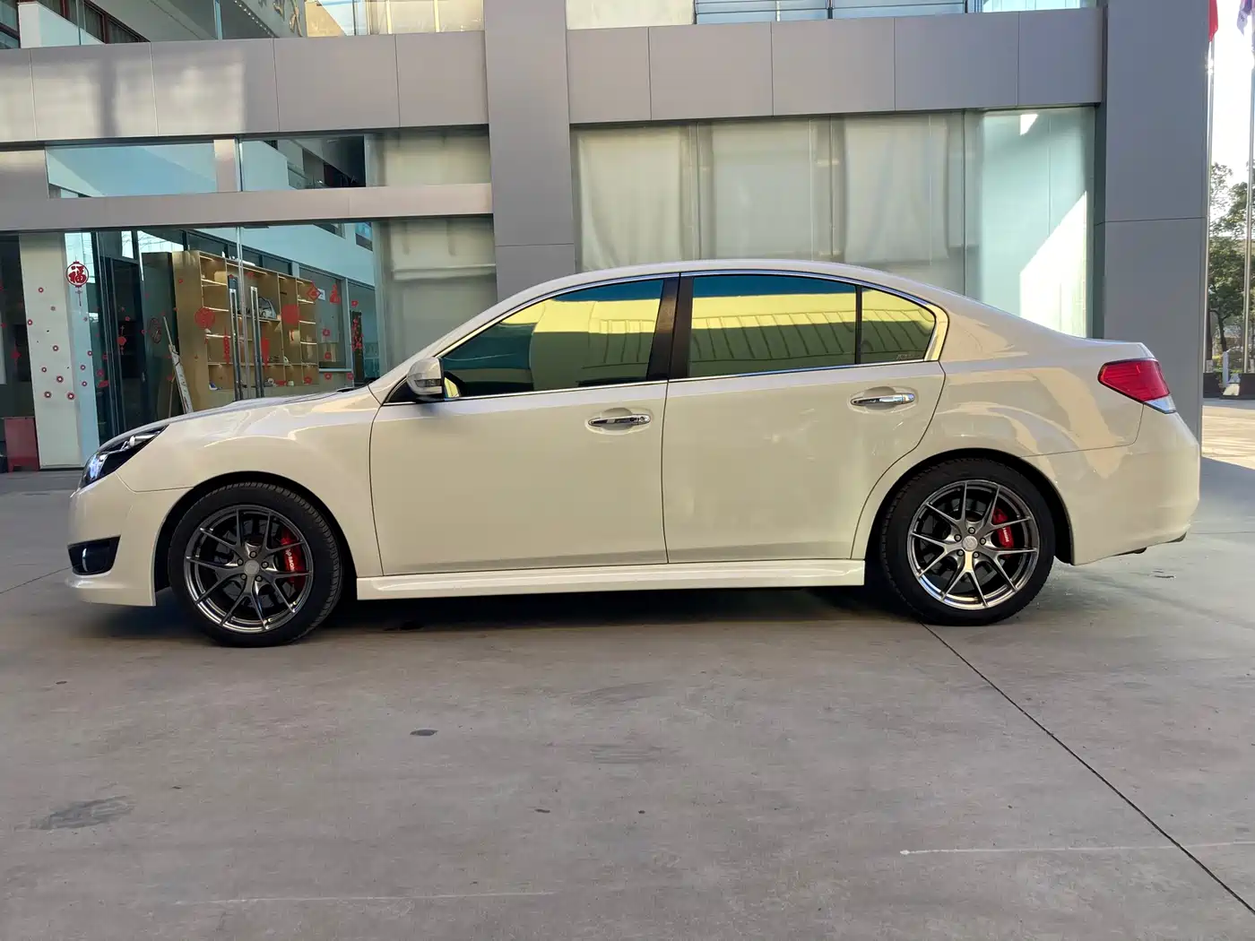 Subaru Legacy 2010 2.5GT Luxury Navigation Edition фото 4