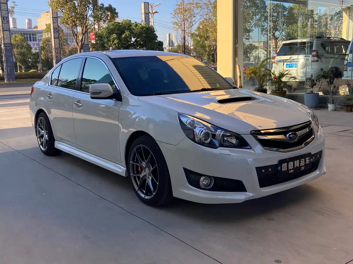 Subaru Legacy 2010 2.5GT Luxury Navigation Edition фото 2