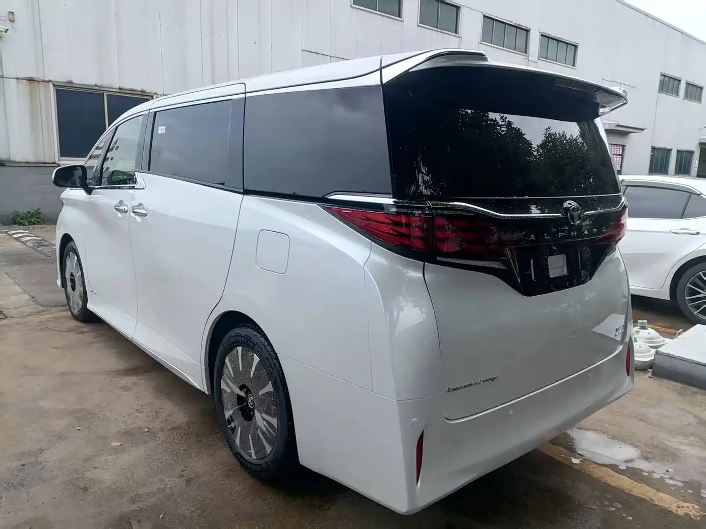 Toyota Alphard 2024 Hybrid 2.5L Prestige Edition фото 9