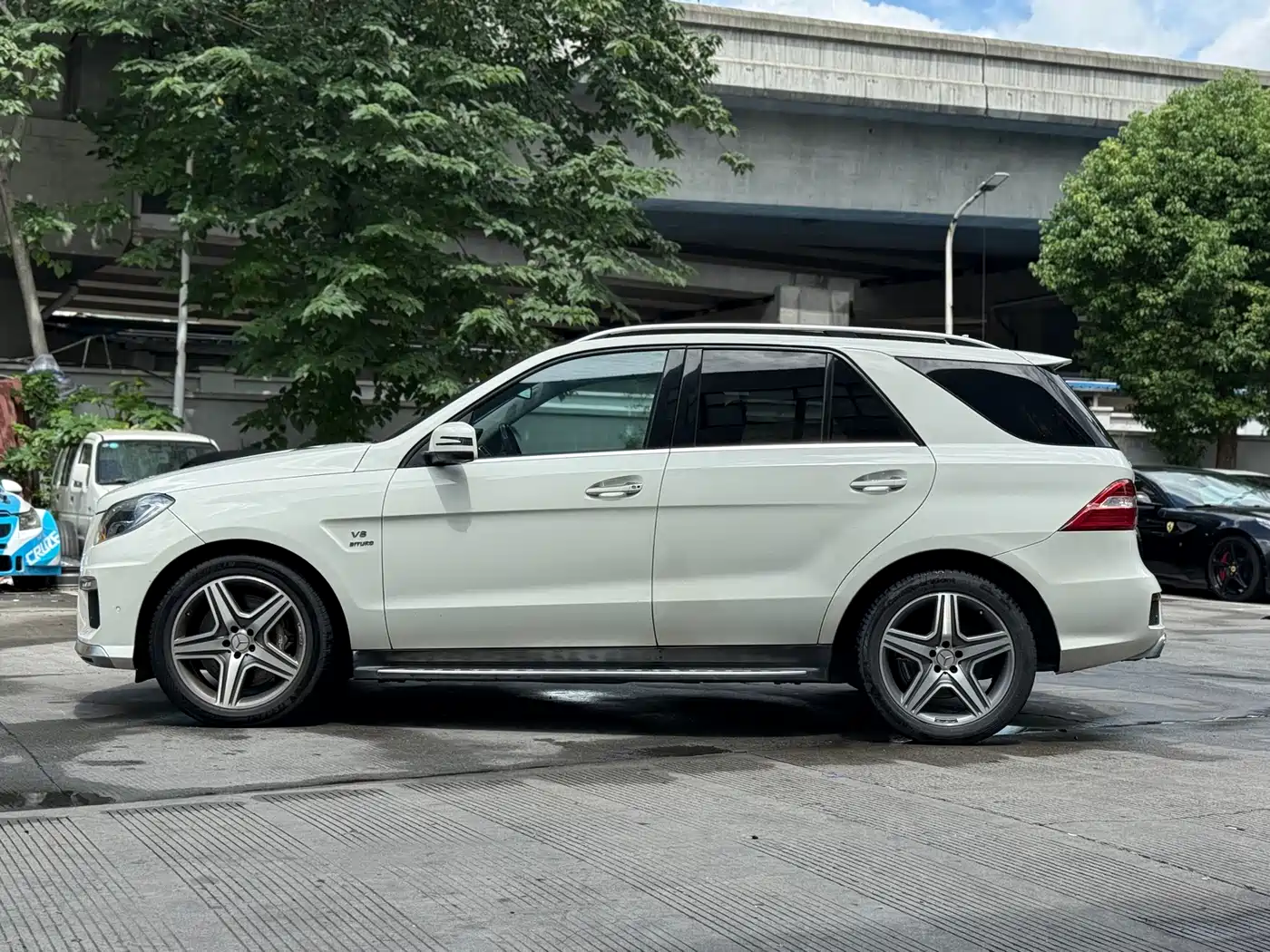 Mercedes-Benz M-Class AMG 2012 AMG ML 63 фото 3