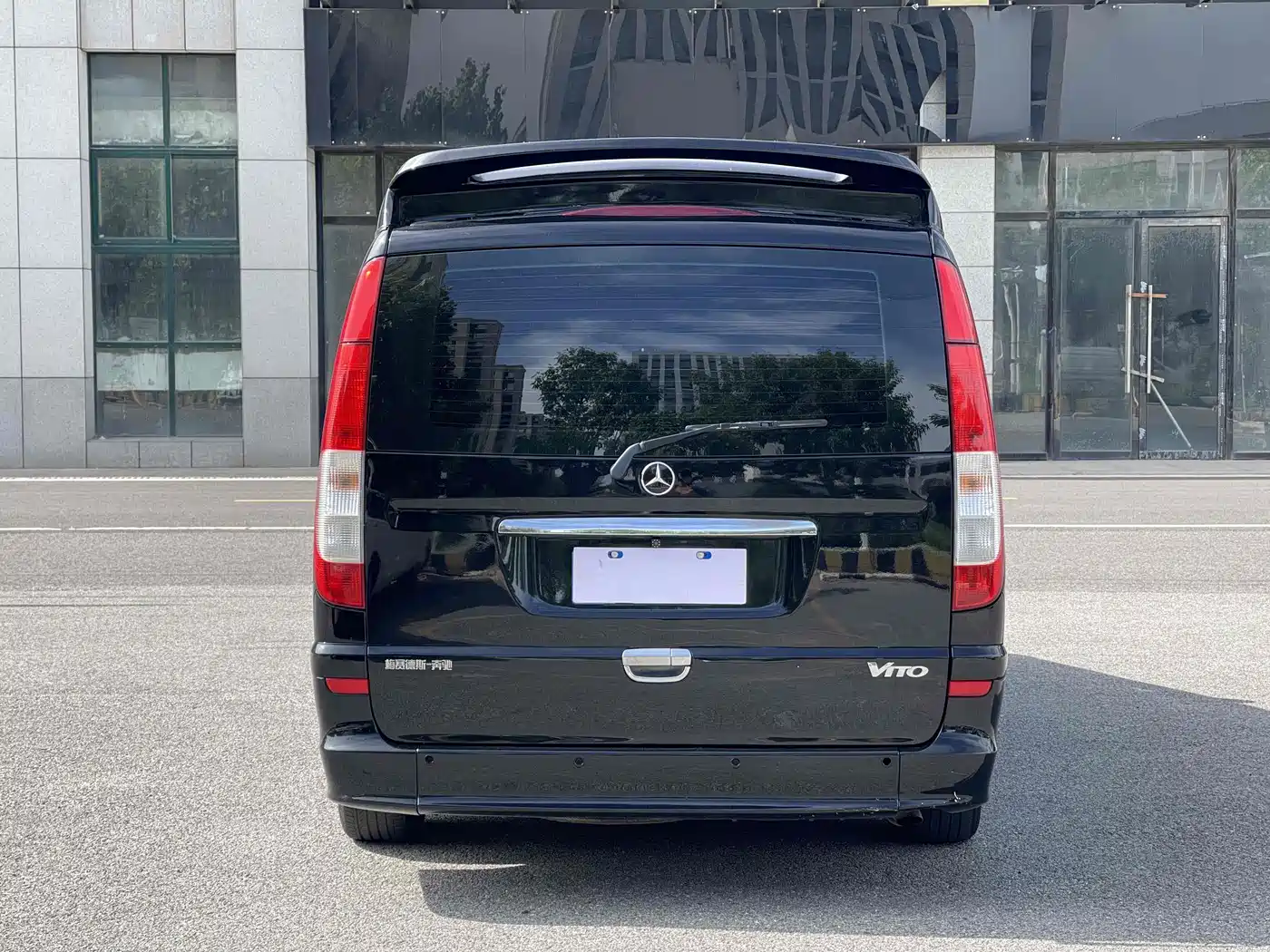 صورة 13 - Mercedes-Benz Vito
