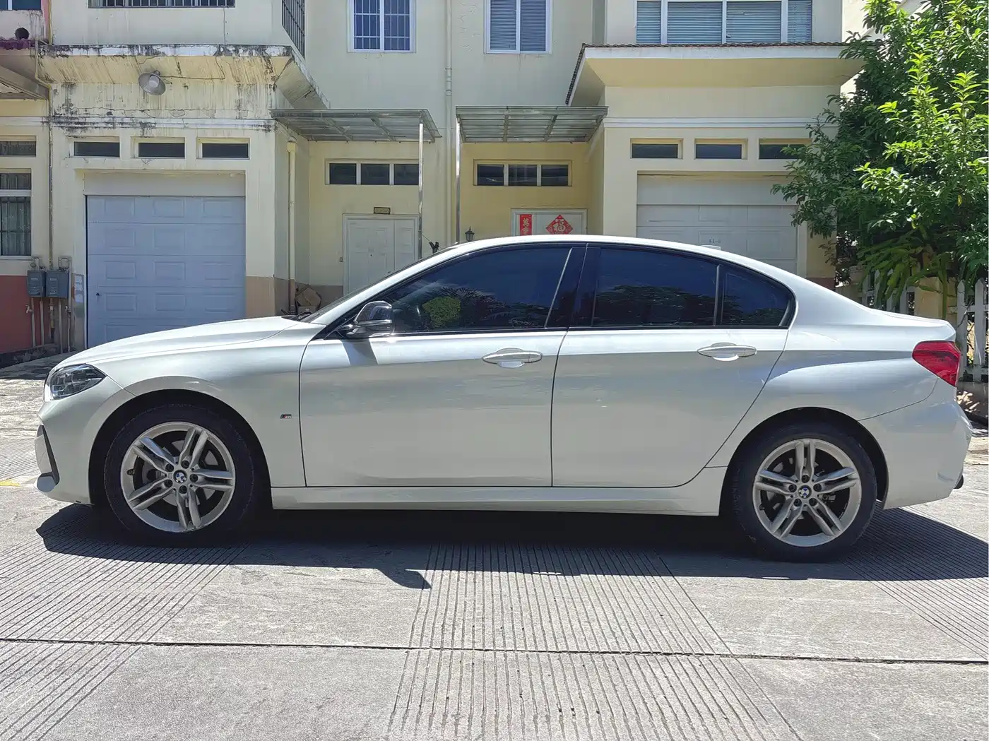BMW 1 Series 2021 Facelift 120i M Sport Shadow Edition фото 3