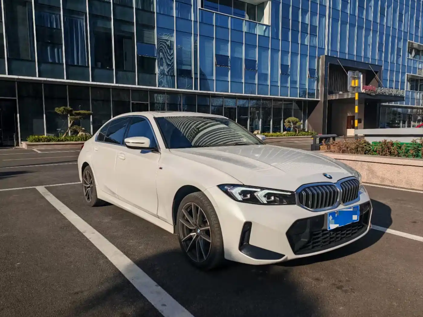 BMW 3 Series 2023 320Li M Sport Package фото 3