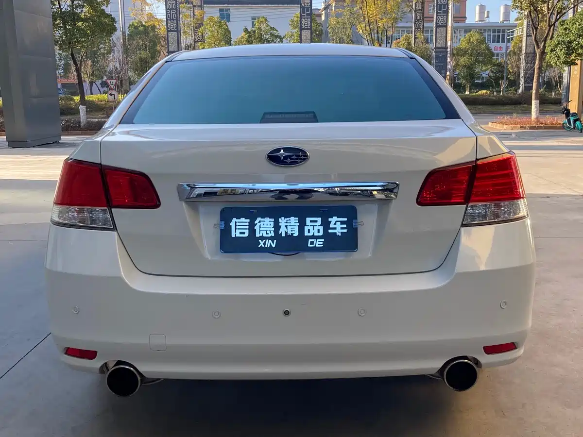 Subaru Legacy 2010 2.5GT Luxury Navigation Edition фото 8