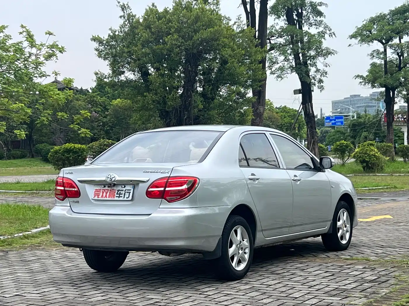 Toyota Corolla 2013 1.6L Automatic Luxury фото 7