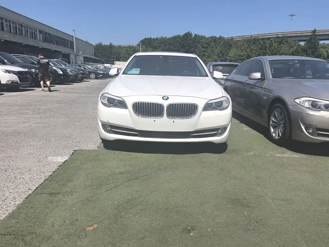 BMW 5 Series 2011 523Li Leading фото 2