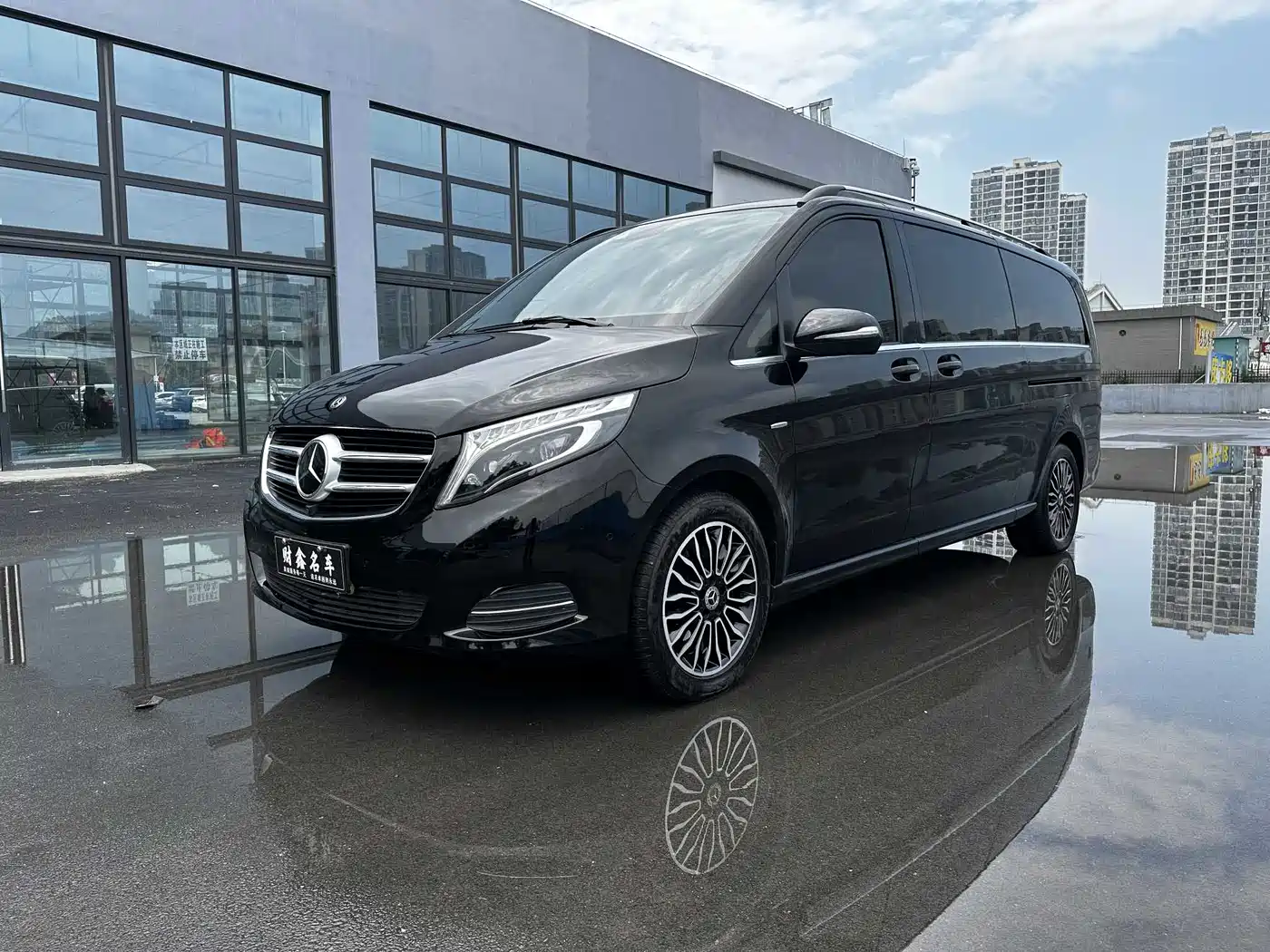 Mercedes-Benz V-Class 2018 V 260 L Premium Long Wheelbase Edition China VI фото 4