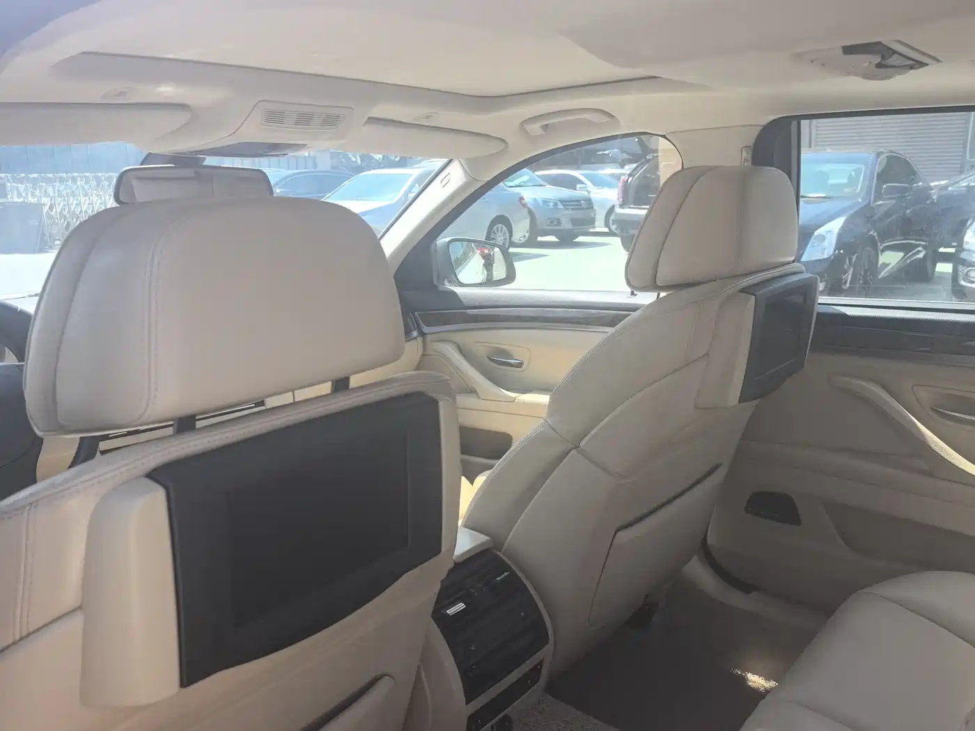 BMW 5 Series 2011 523Li Leading фото 8