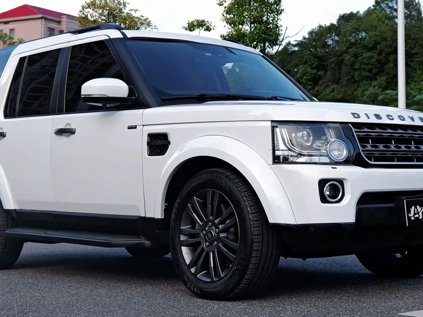 Land Rover Discovery 2015 3.0 SC V6 SE фото 3