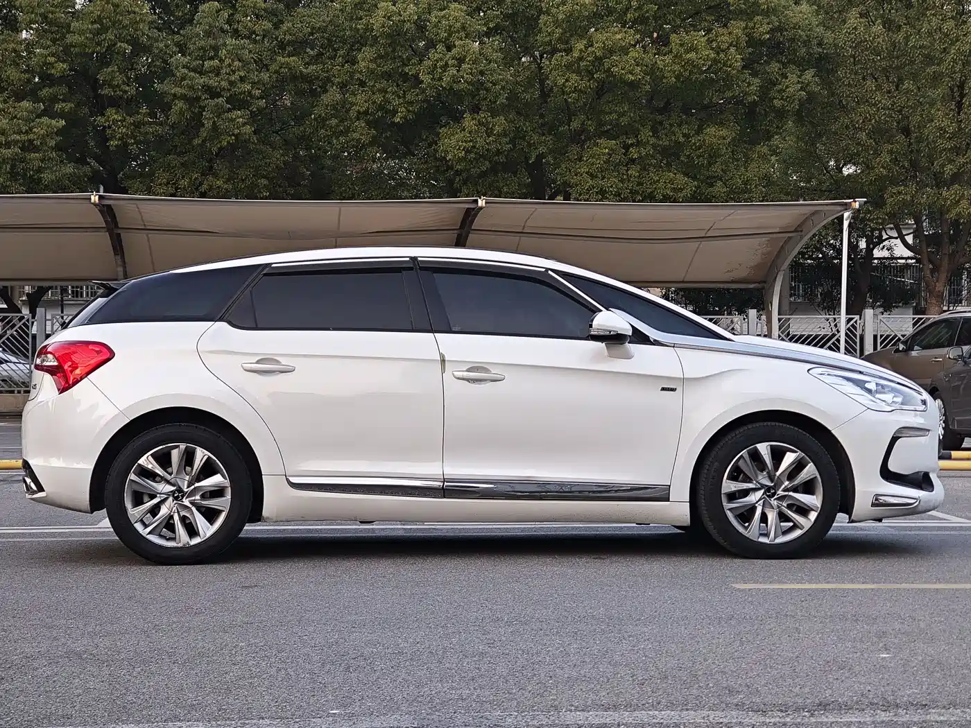 DS 5 2014 1.6T Luxury THP160 фото 5