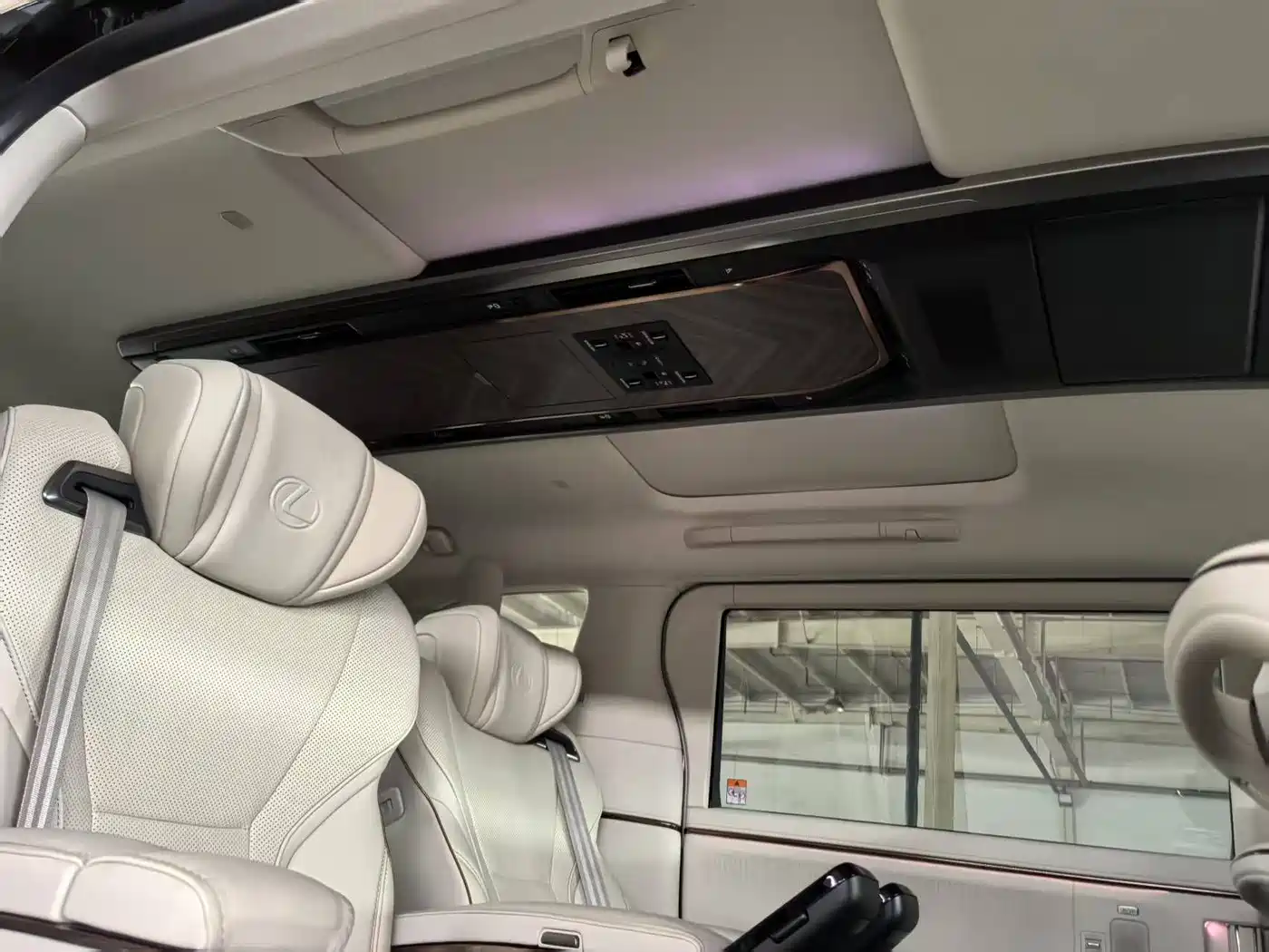 Lexus LM 2023 350h 7-Seater Elegance Edition фото 10