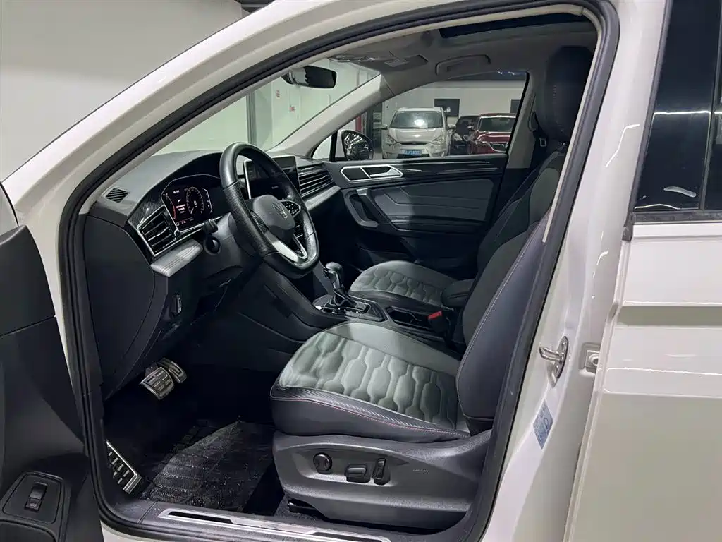 VOLKSWAGEN TIGUAN X