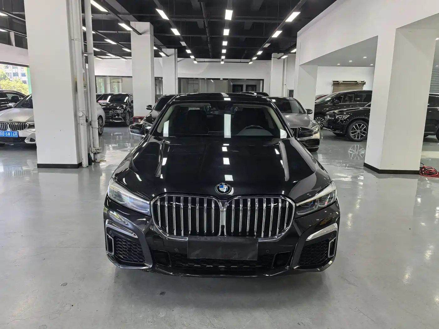 BMW 7 Series 2016 730Li Luxury фото 2
