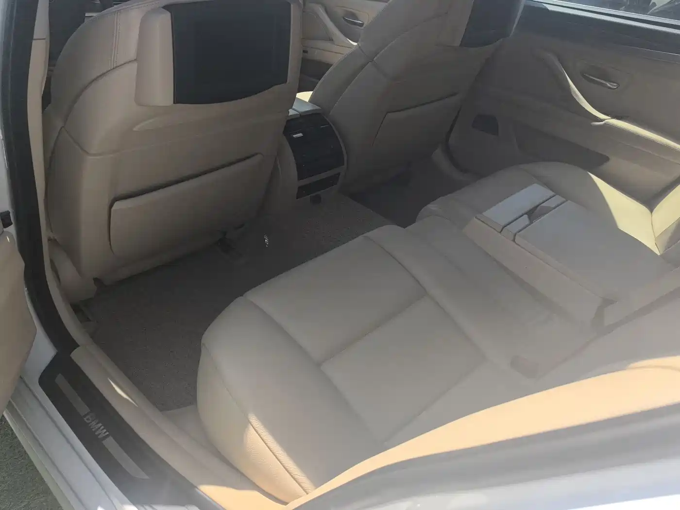 BMW 5 Series 2011 523Li Leading фото 7