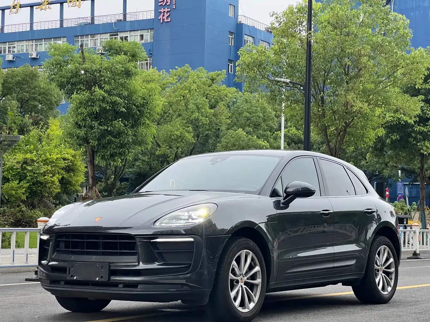 PORSCHE MACAN