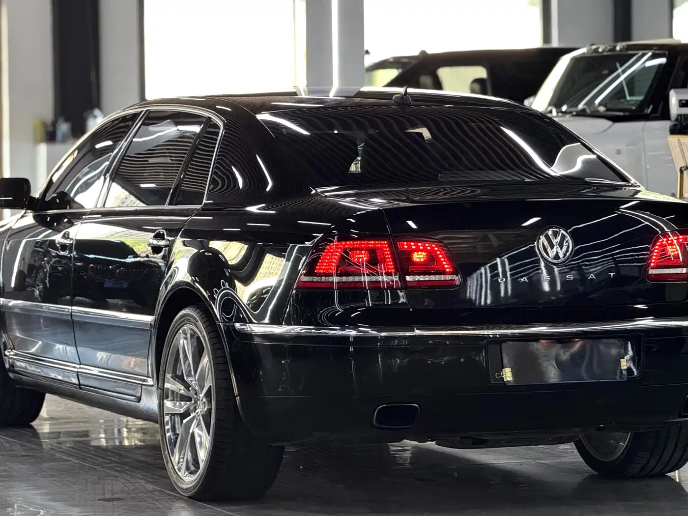 Volkswagen Phaeton 2012 3.6L Premium Custom фото 4