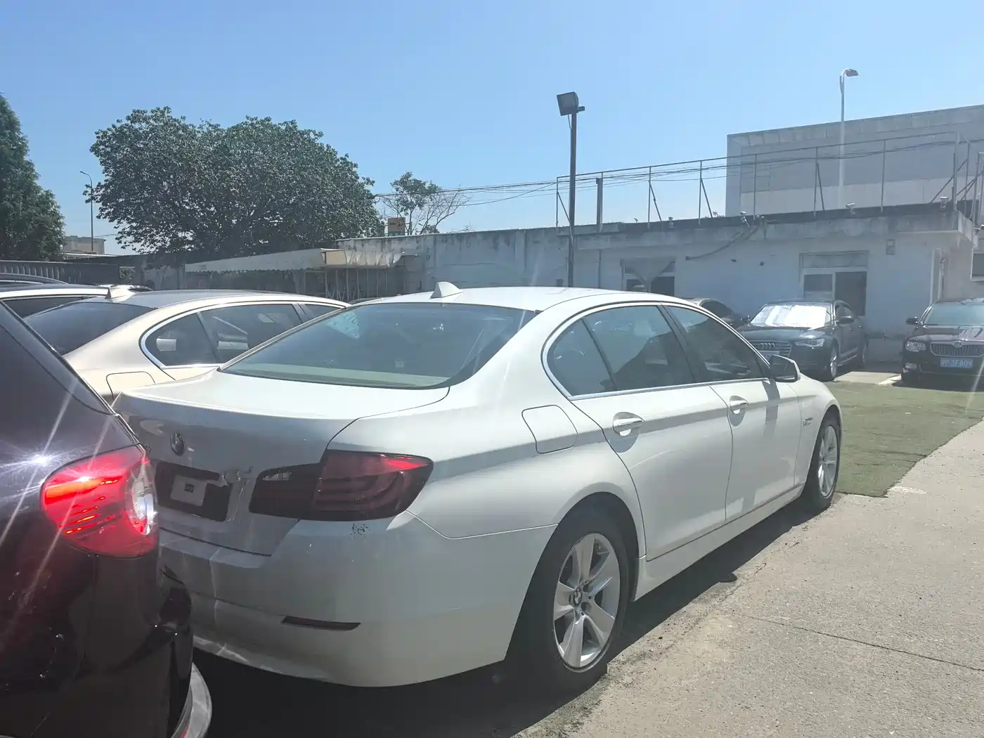 BMW 5 Series 2011 523Li Leading фото 16