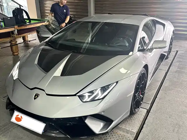 LAMBORGHINI HURACÁN