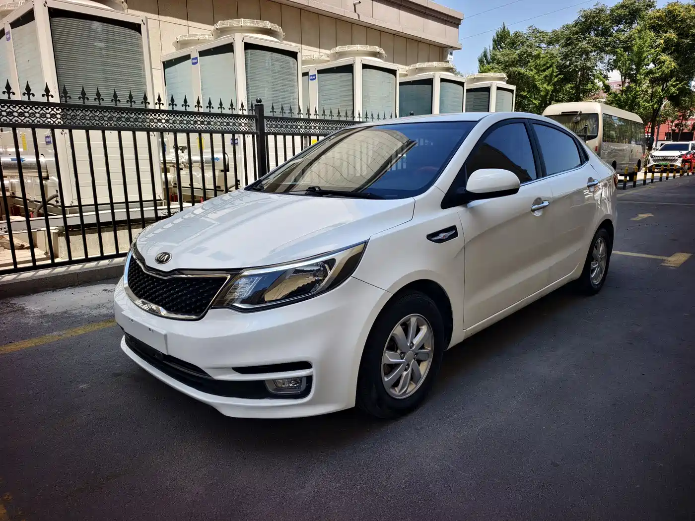 Kia K2 2015 Sedan 1.4L AT GLS