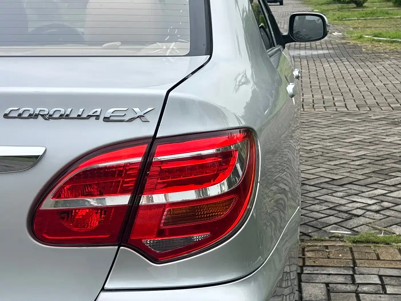Toyota Corolla 2013 1.6L Automatic Luxury фото 9
