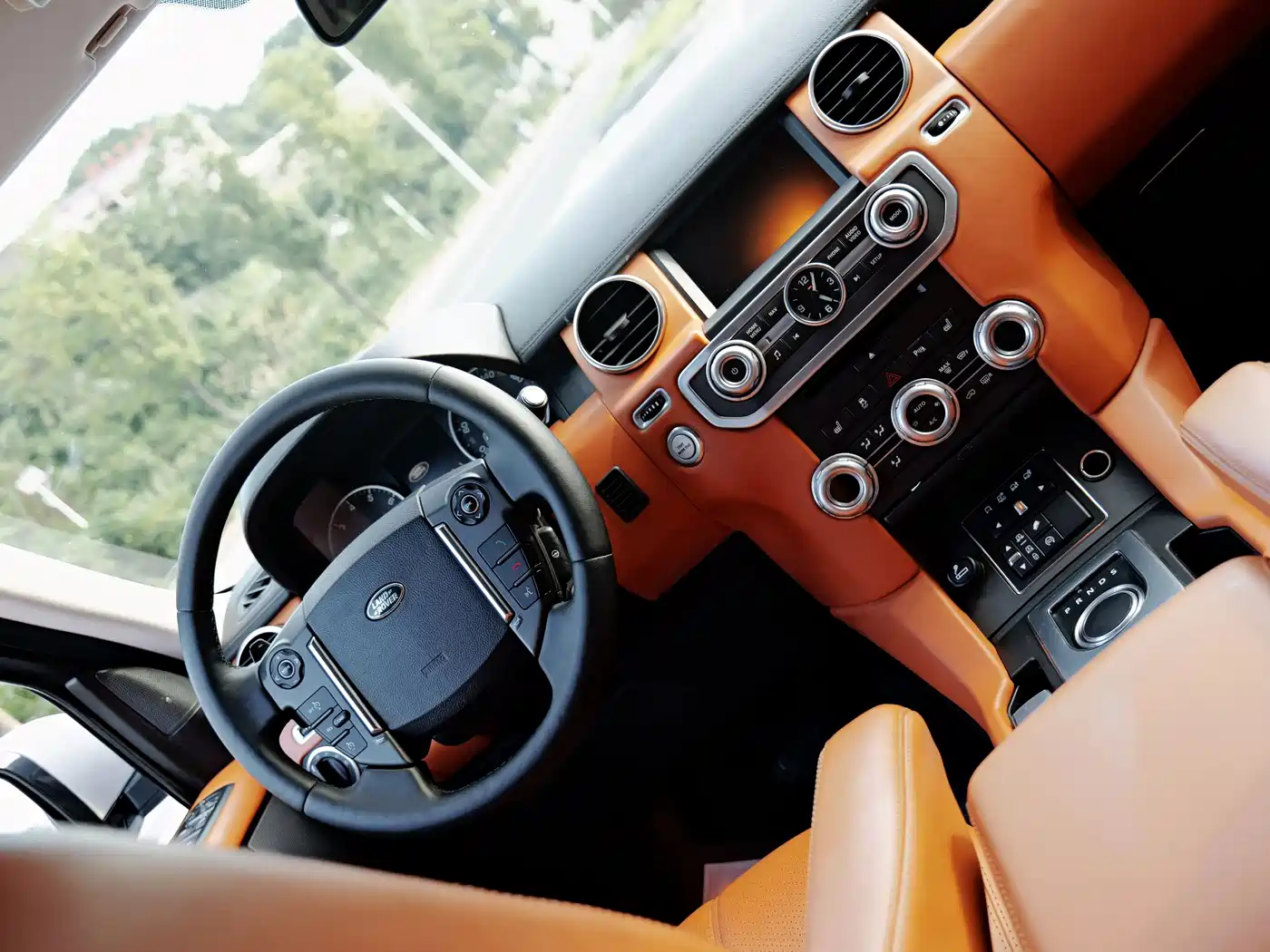 Land Rover Discovery 2015 3.0 SC V6 SE фото 8