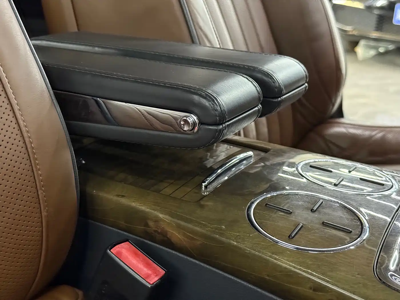 Volkswagen Phaeton 2012 3.6L Premium Custom фото 10