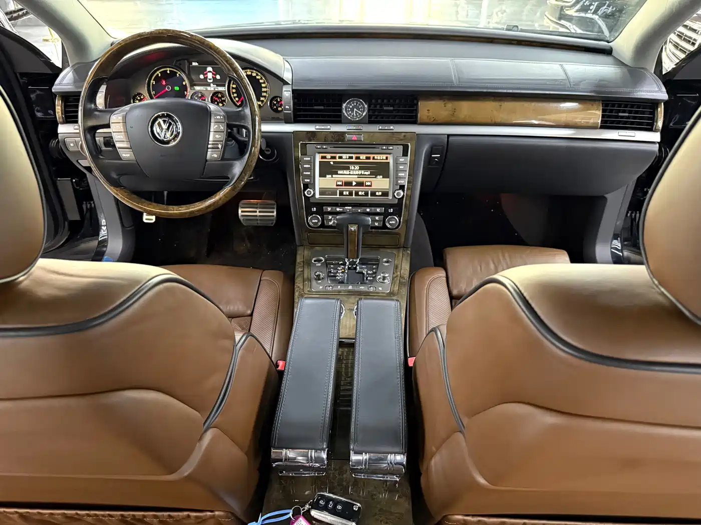 Volkswagen Phaeton 2012 3.6L Premium Custom фото 14