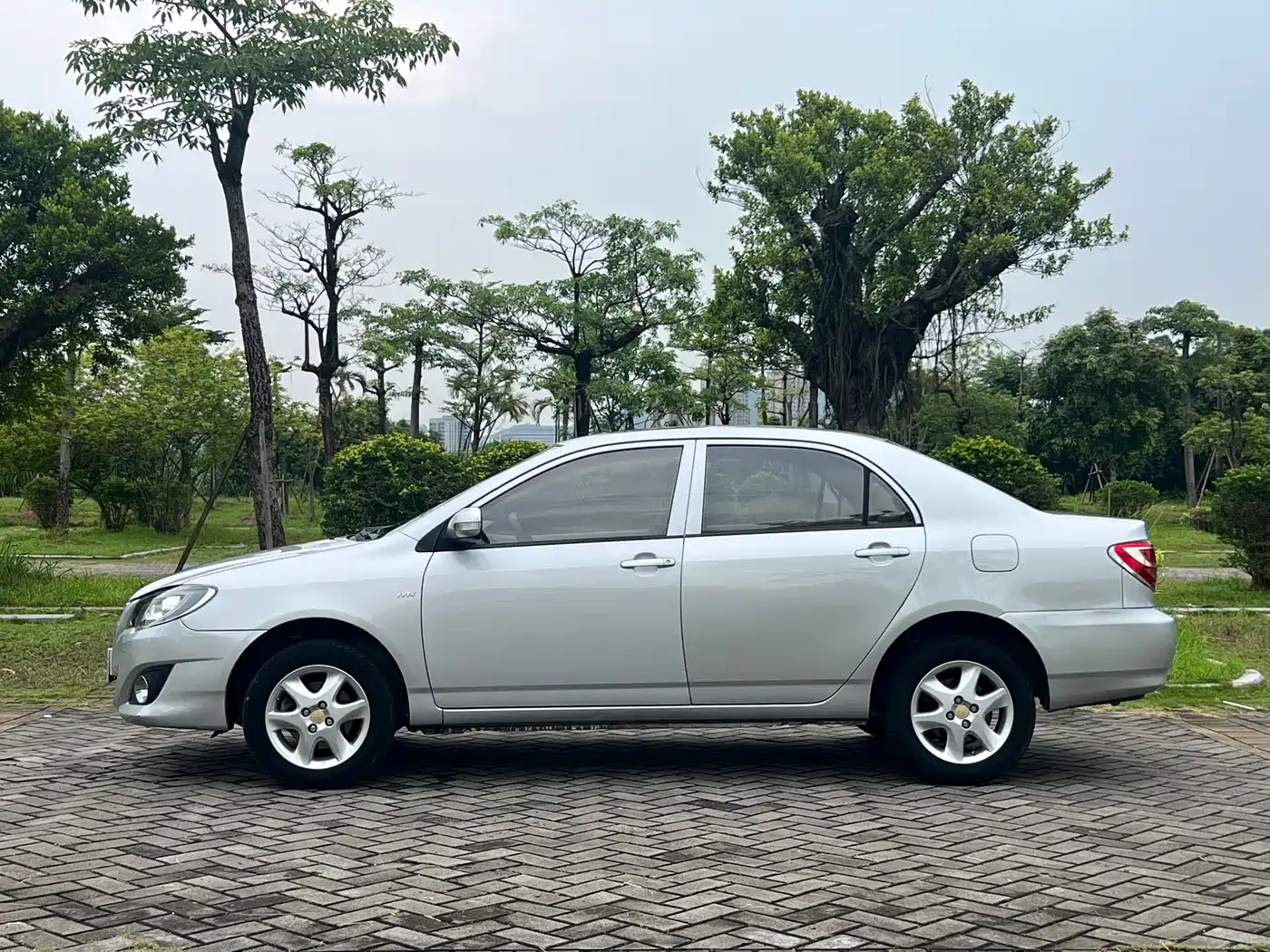 Toyota Corolla 2013 1.6L Automatic Luxury фото 4