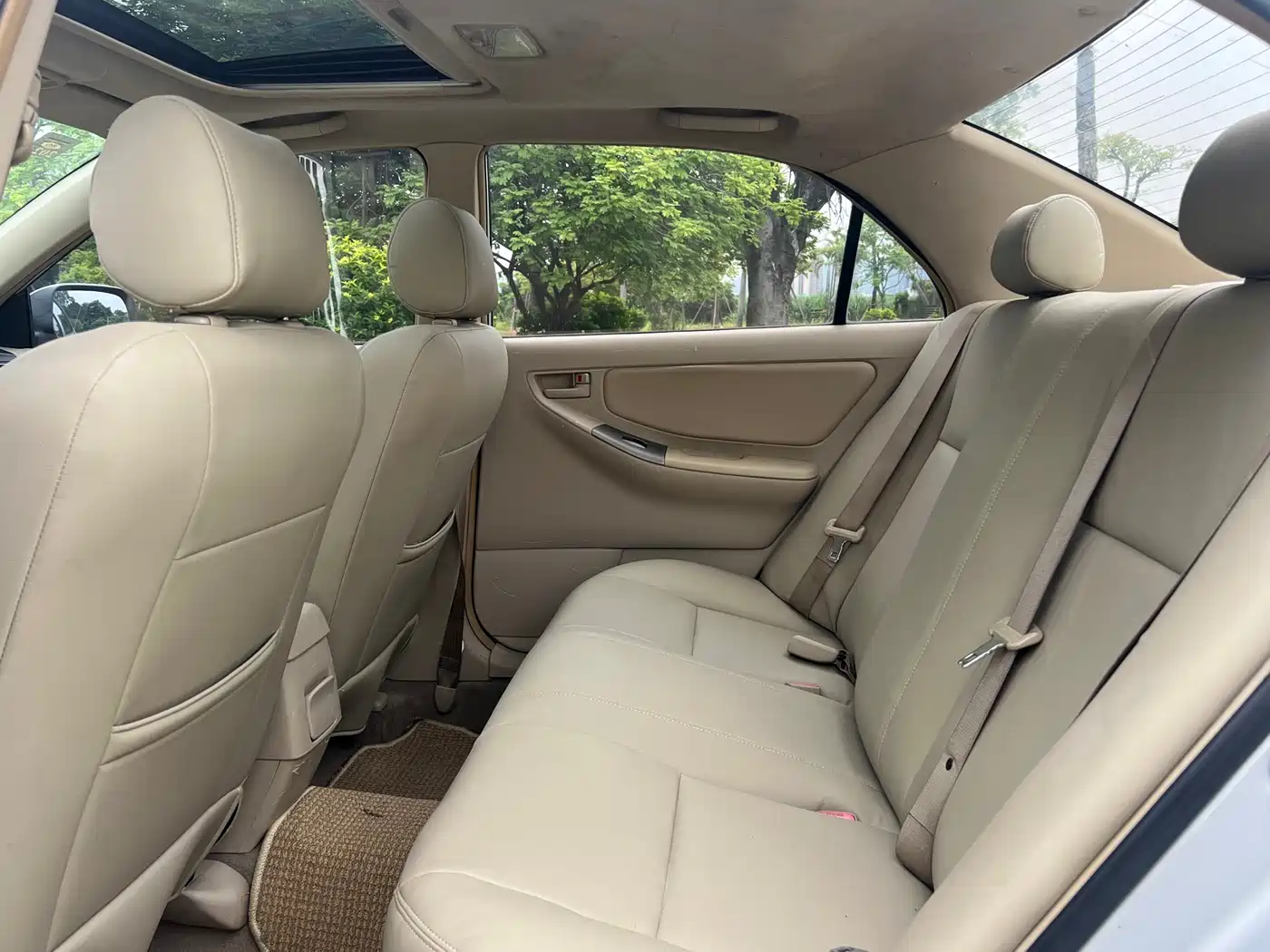 Toyota Corolla 2013 1.6L Automatic Luxury фото 11