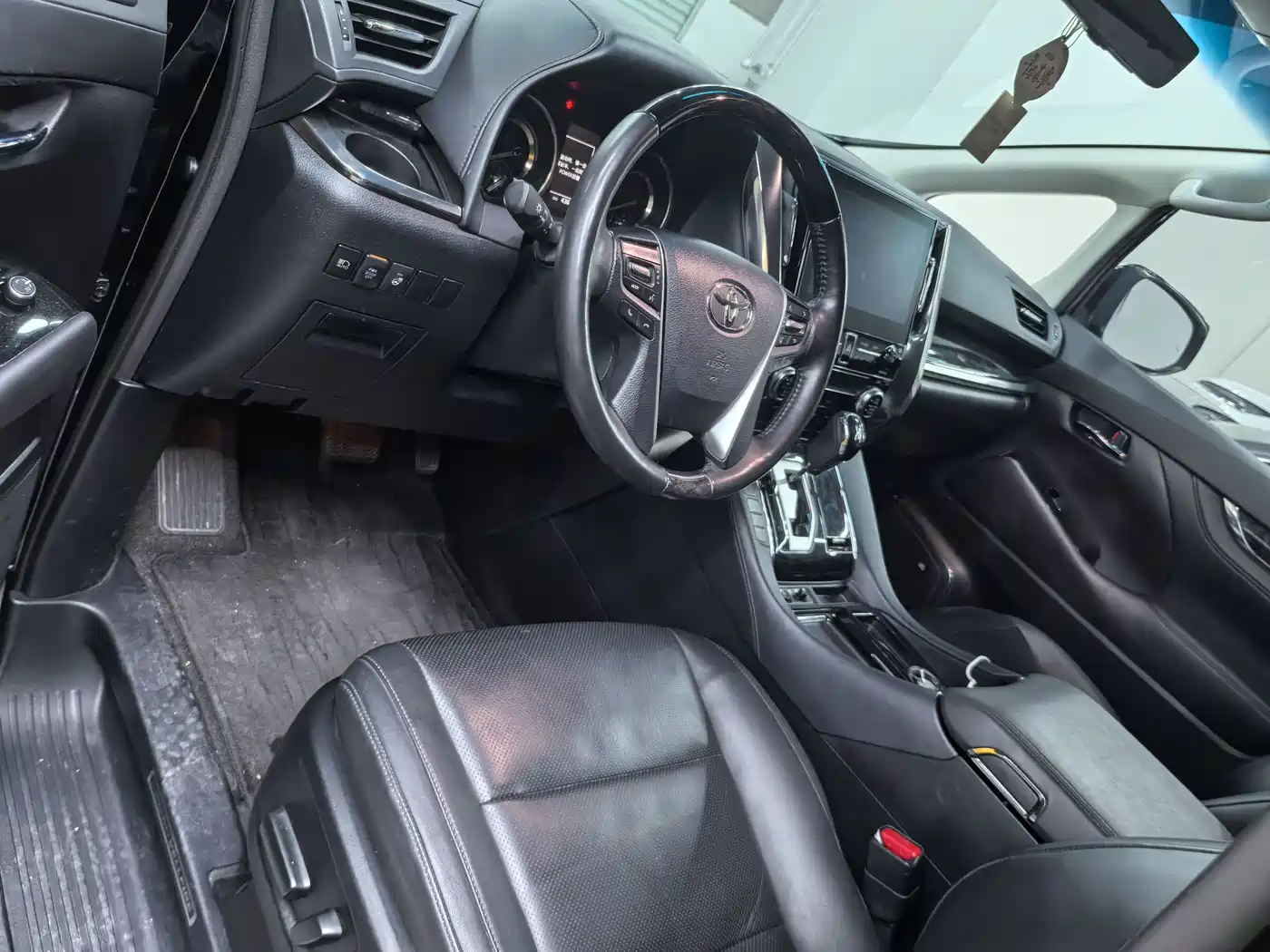 Toyota Vellfire 2023 Crown Hybrid 2.5L HV Luxury фото 6
