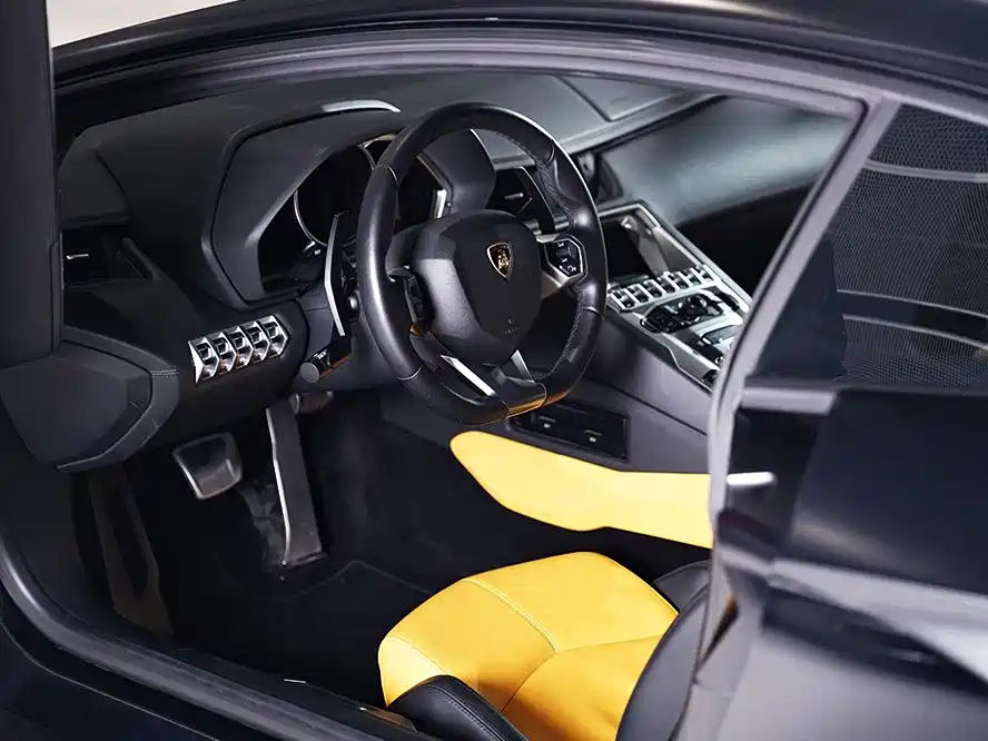 Lamborghini Aventador 2011 LP 700-4 фото 8
