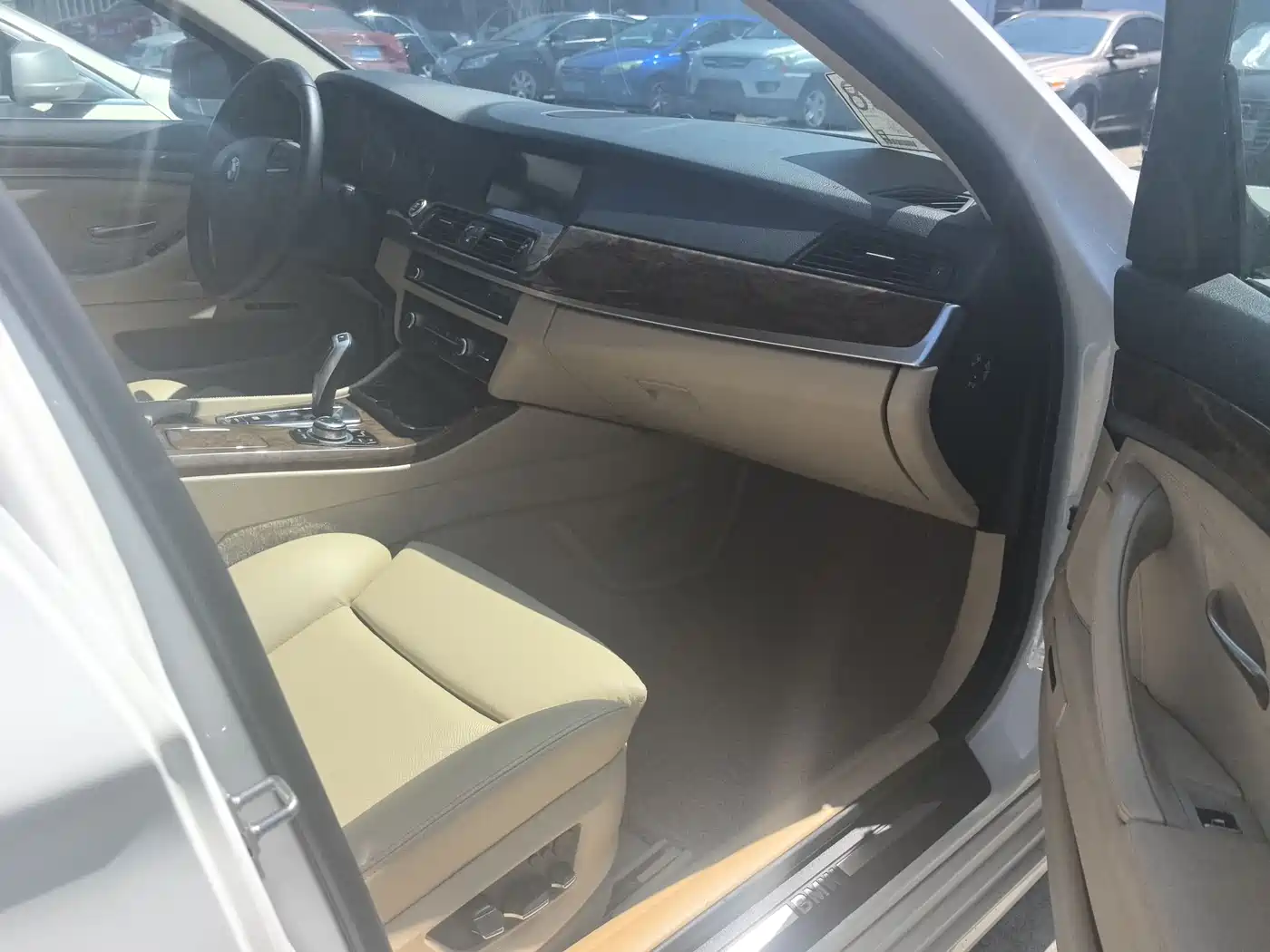 BMW 5 Series 2011 523Li Leading фото 14