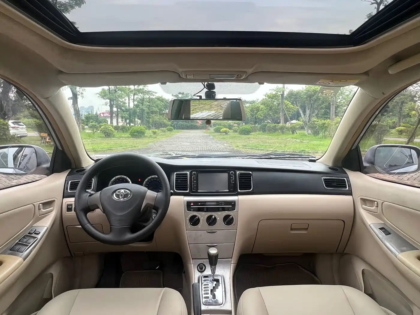 Toyota Corolla 2013 1.6L Automatic Luxury фото 12